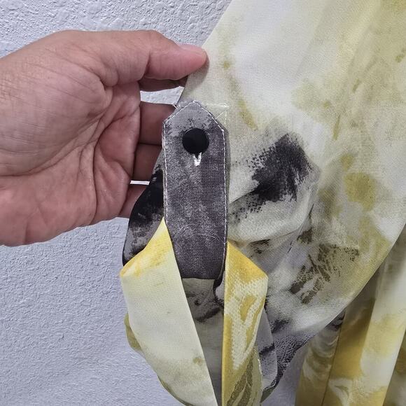 Torrid Size 2X Sheer Blouse Yellow Abstract Print Button Down 3/4 Sleeve Casual - Picture 12 of 12